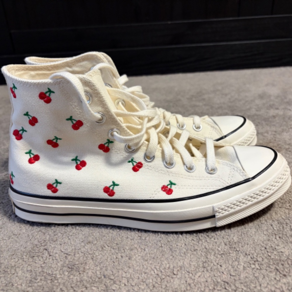 Embroidered cherry high-top Converse - Picture 2 of 13
